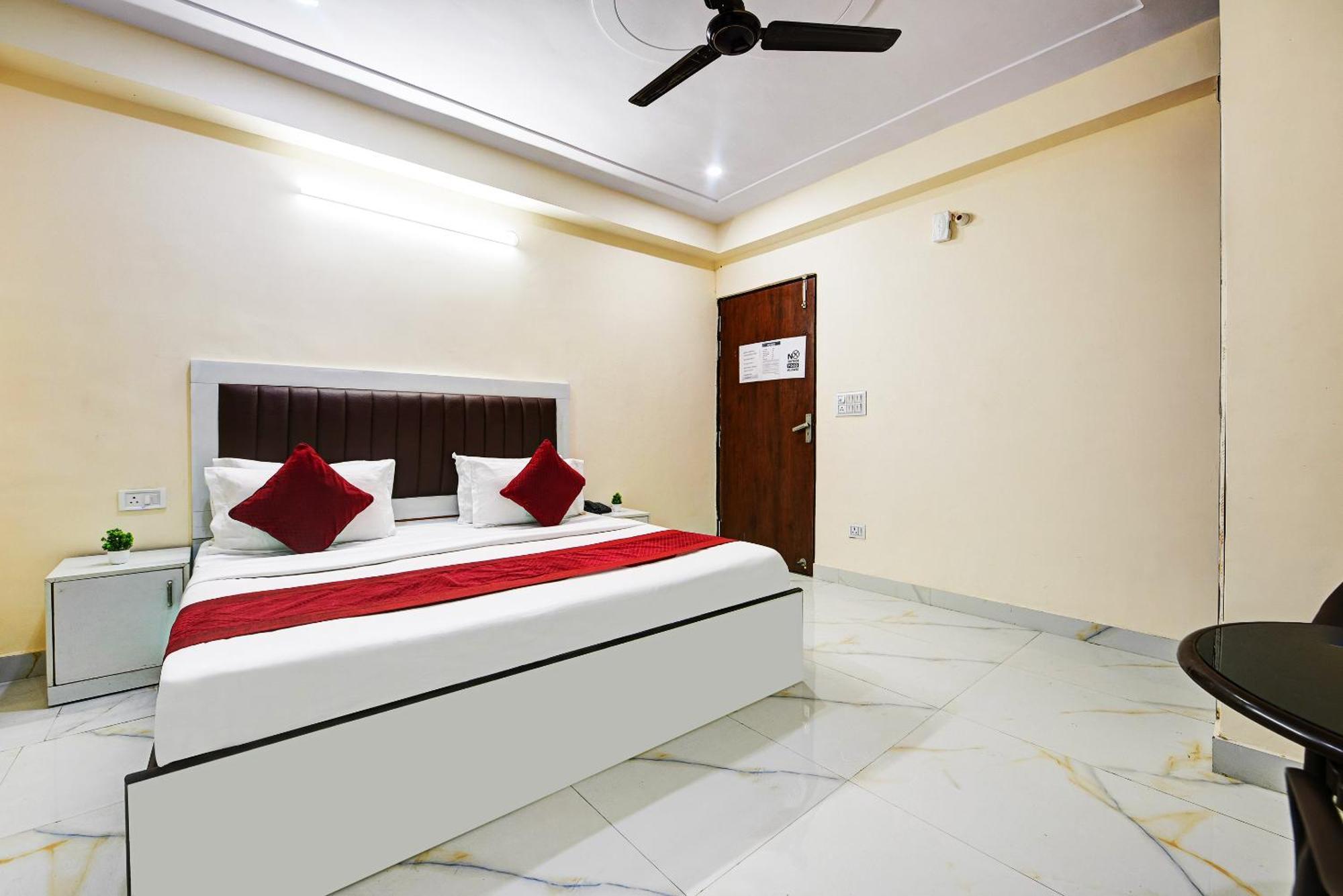 Hotel Krishna Tower Delhi  Eksteriør bilde